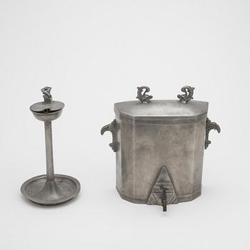 OLJELAMPA samt CISTERN, tenn, 1800-tal respektive 1700-tal.