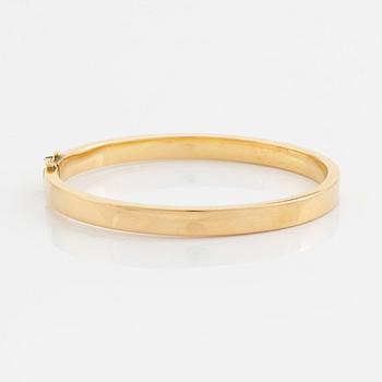 18K gold bangle.