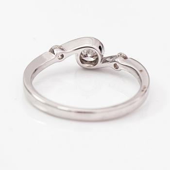 Sormus, 18K valkokultaa, timantteja n. 0.32 ct yht. Tuontileimattu ITD, Espoo.