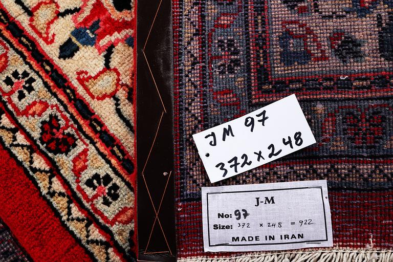 A carpet, Mahal, ca 372 x 248 cm.