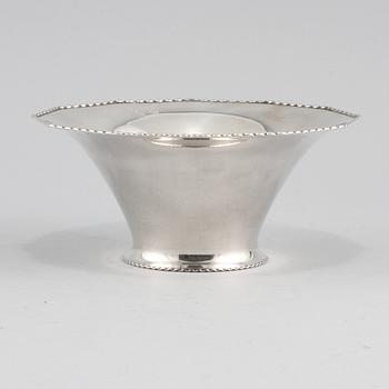 SKÅL, silver, Axel Larsson, Helsingborg, 1932. Vikt 185 g.