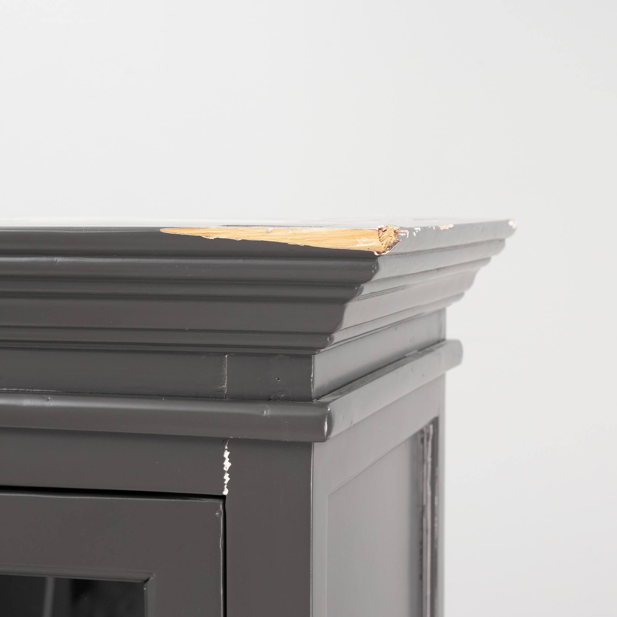 Vitrinskåp, 1900-talets senare del.