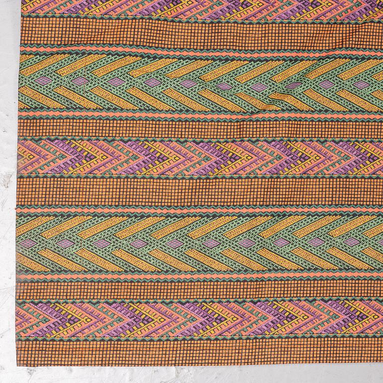 A textile, Missoni, ca 239 x 189 cm.