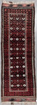 GALLERIMATTA, semiantik/old Beludj. 248 x 95,5 + kortsidorna med ca 12 cm slätväv på varje sida.