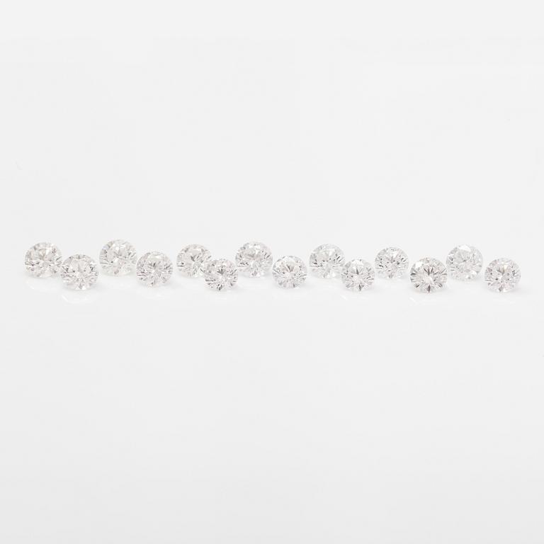Brilliant-cut diamonds, 14 pcs, ca. 1.70 ct in total.