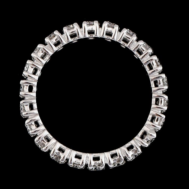 RING, 18K vitguld, briljantslipade diamanter tot ca 1.67 ct. Vikt ca 4 g.