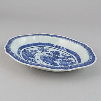 Servisdelar, 36 stycken, kompaniporslin. Qingdynastin, Jiaqing (1796-1820).