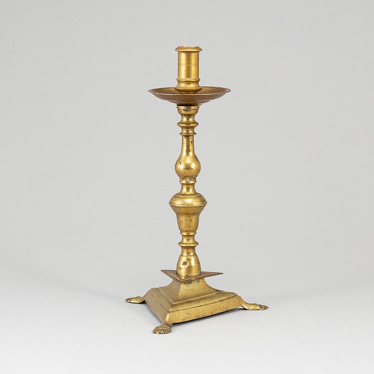 A bronze candlestick, 17th/18th century.