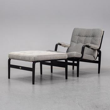 Bruno Mathsson, fåtölj med fotpall, "Ingrid", DUX. Jubileumsutgåva 2007. Plakettmärkta.