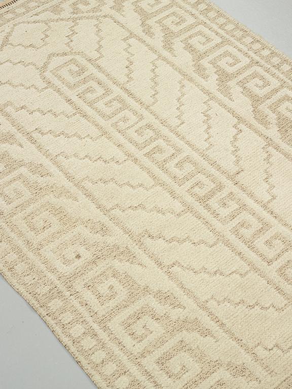 Märta Måås-Fjetterström, A CARPET, "Vita spetsporten", knotted pile in relief, ca  177,5 x 121 cm, signed MMF.