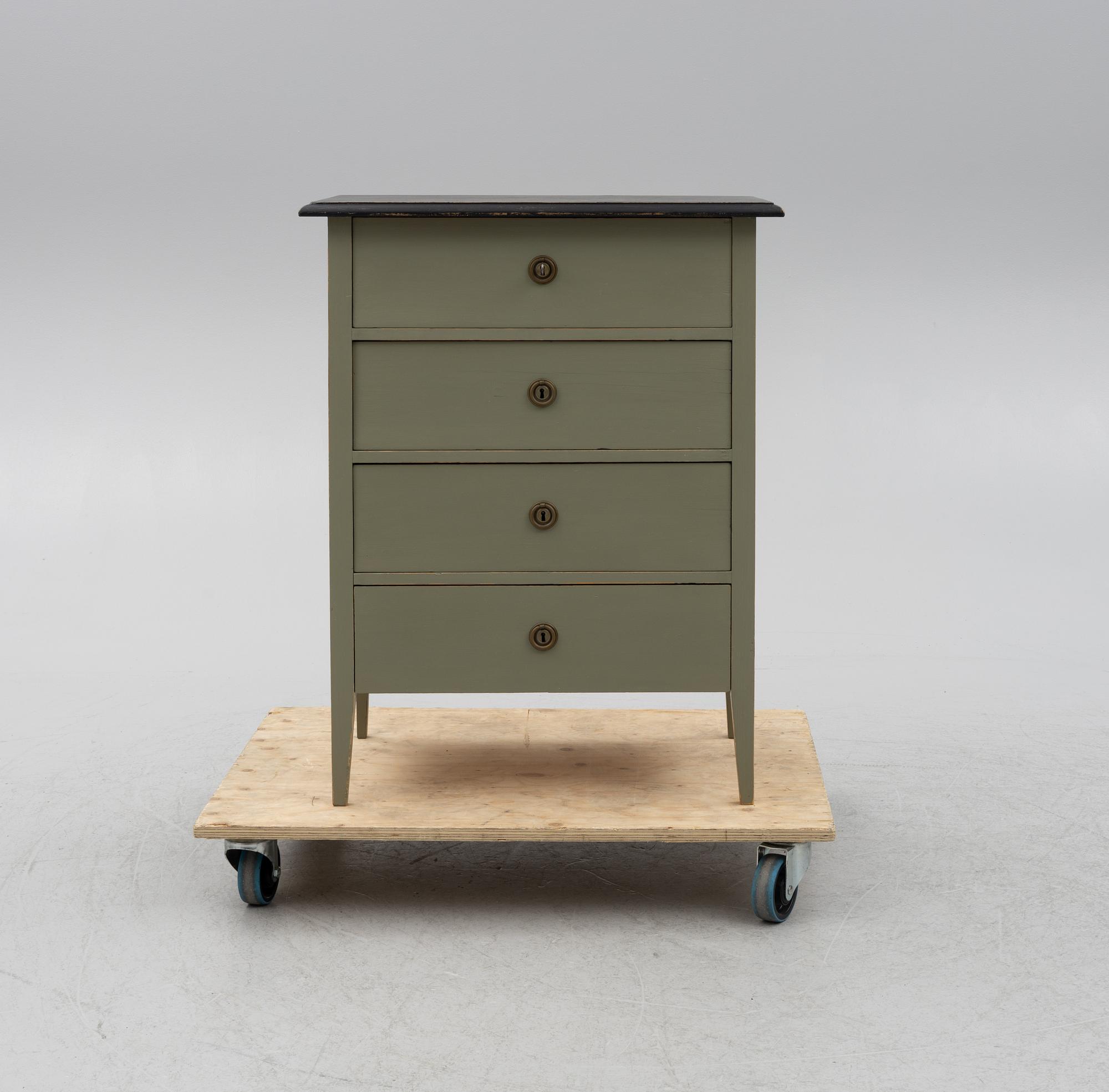 A chest of drawers, first half of the 20th Century.