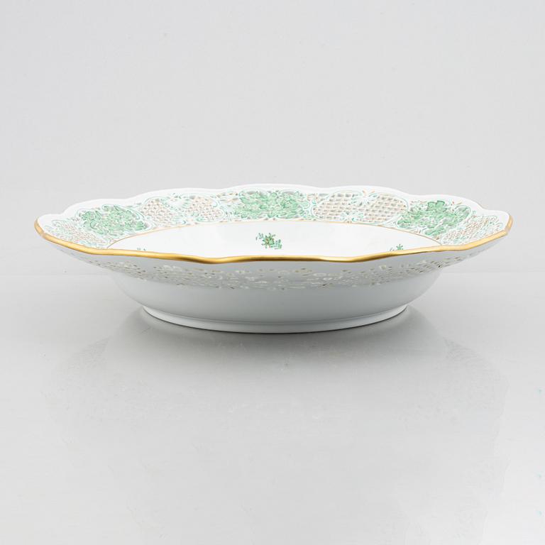 Stort praktfat, porslin, "Chinese Bouqet" / "Green Apponyi", Herend, Ungern 1900-talets mitt.
