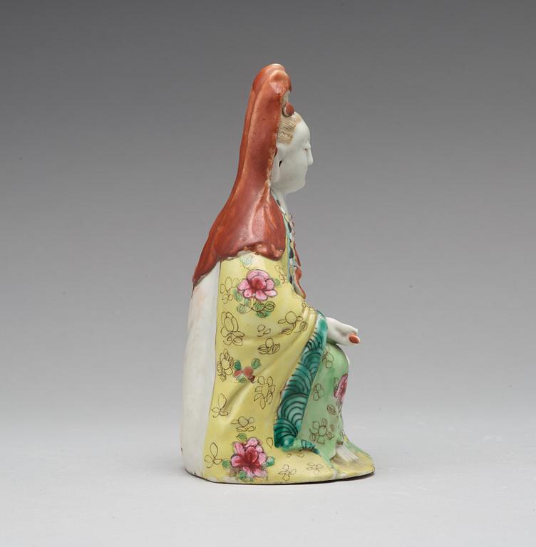 A famille rose porcelain figure of Guanyin, Qing dynasty, circa 1800.