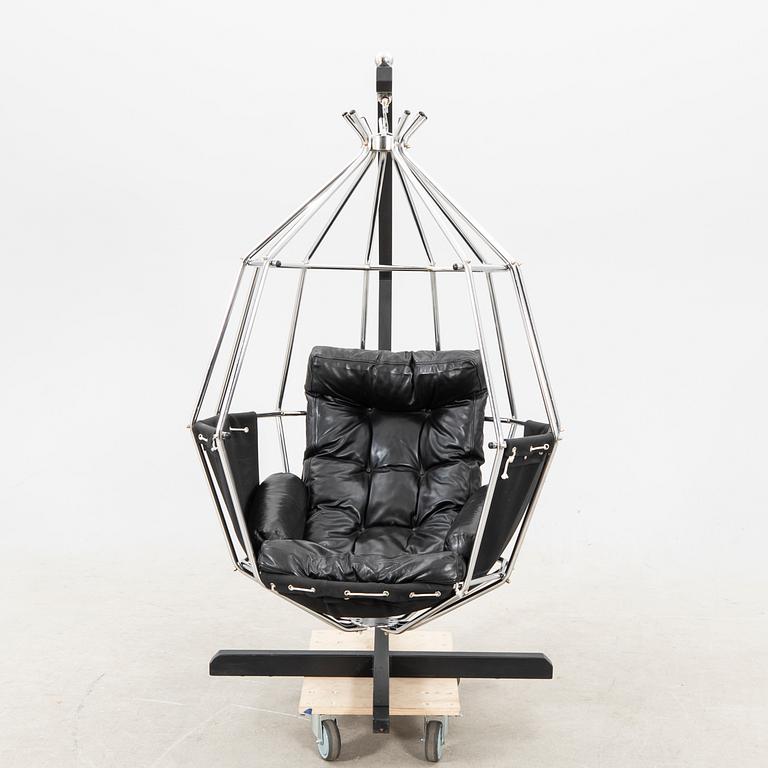 A leather and chrome metal hanging chair 'Gojan' by Ib Arberg for ABRA Möbler, Sweden 1970s.