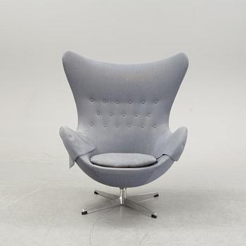 An 'Egg Chair' by Arne Jacobsen for Fritz Hansen, designed 1958.