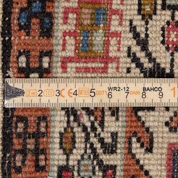 A runner carpet, Sarab, approx. 302 x 76 cm.