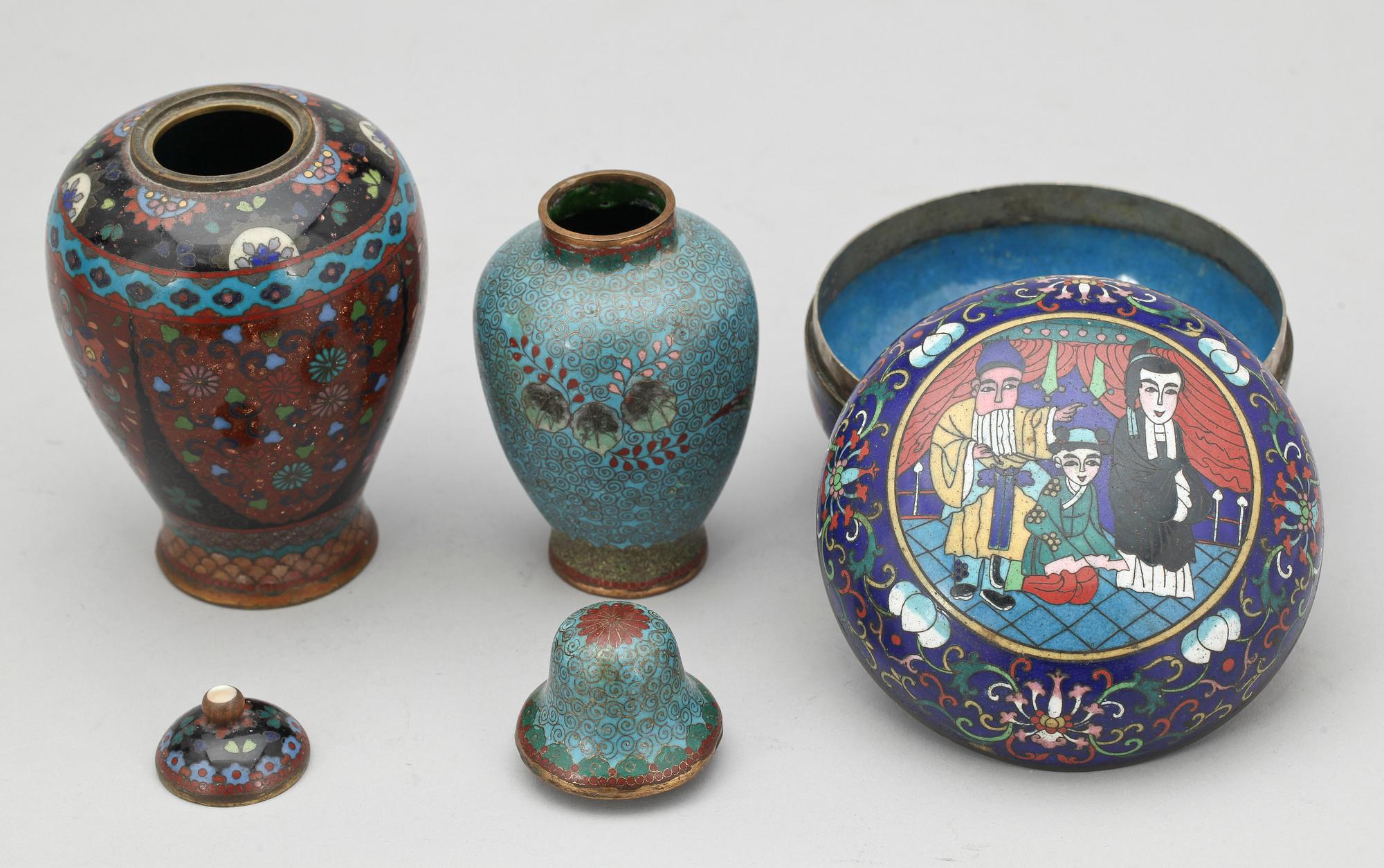 PARTI CLOISONNEFÖREMÅL, 4 delar, Kina, Japan, Persien, 1900-tal.