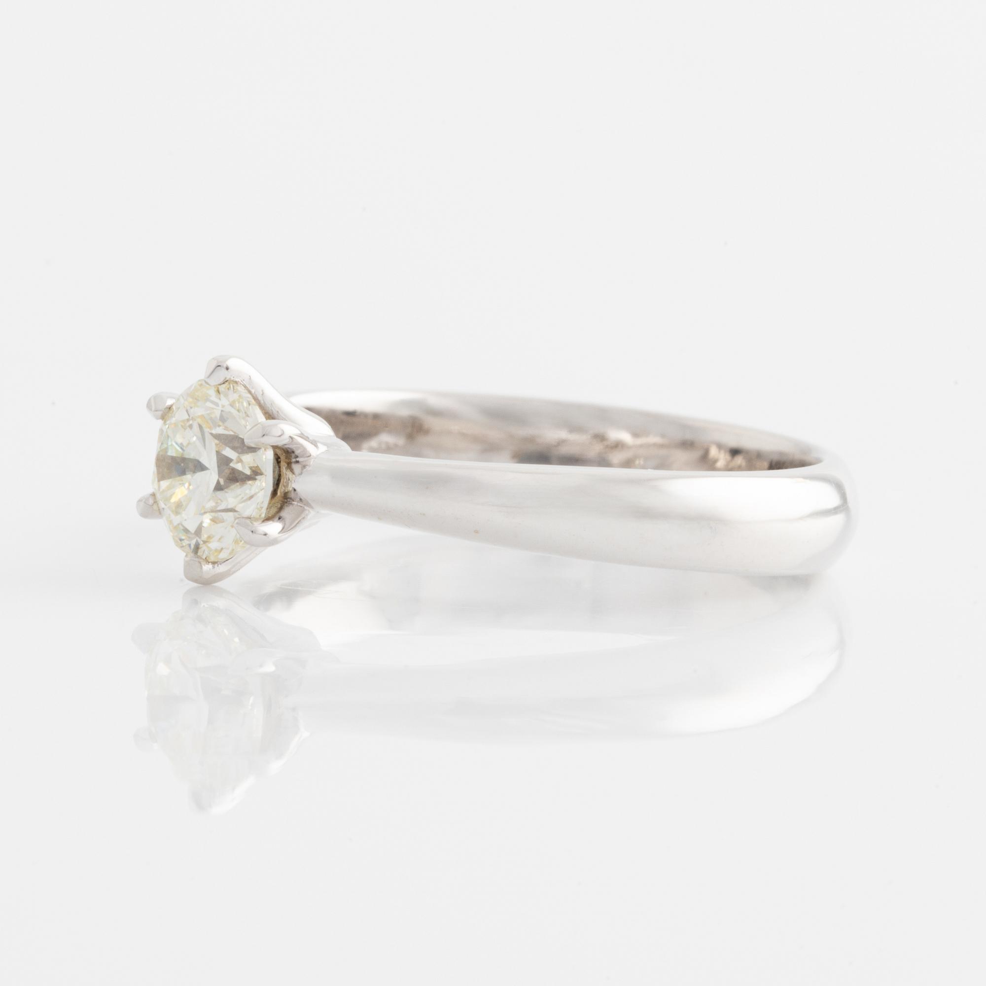 Ring with brilliant cut diamond 0.71 ct.