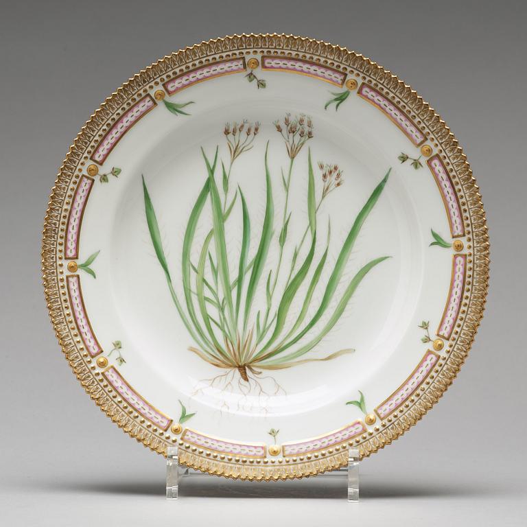 A set of six Royal Copenhagen 'Flora Danica' dinner plates, Denmark, 20th Century.