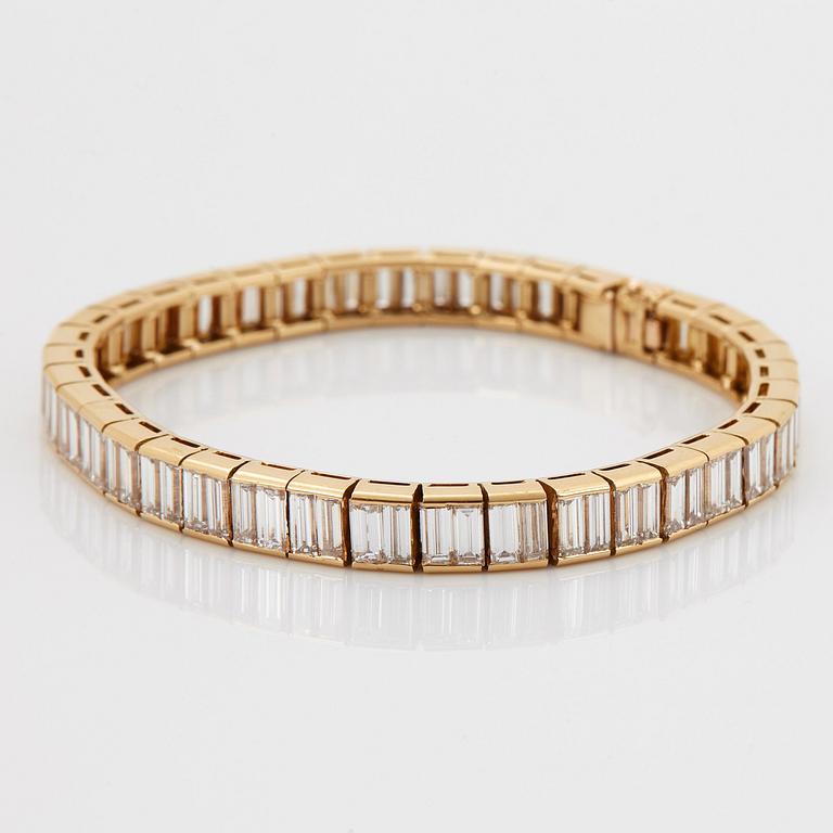 Van Cleef et Arpels armband 18K guld med baguetteslipade diamanter "Bracelet Baguette".