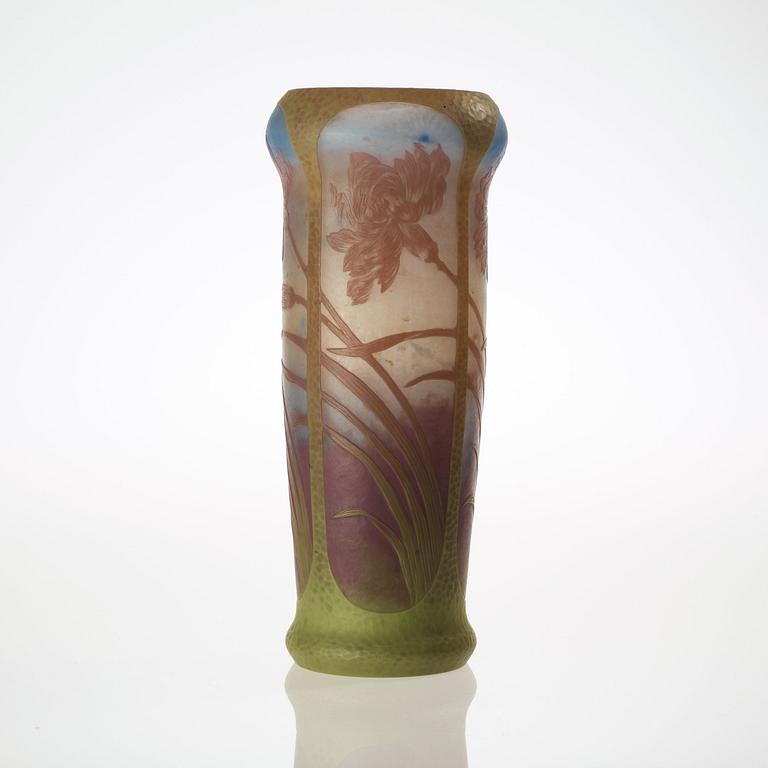An Axel Enoch Boman Art Nouveau cameo glass vase, Reimyre 1909.
