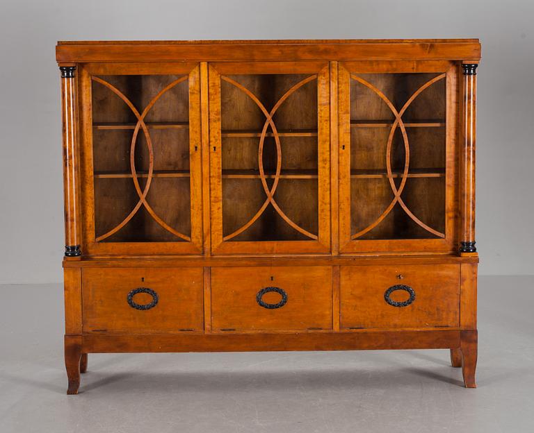 BOKSKÅP, Karl Johanstil, 1900-talets första hälft.