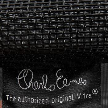 Charles & Ray Eames, karmstolar/skrivbordsstolar 2 st  EA108 Vitra 2014.