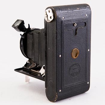 Set of five cameras, with accessories, 1920-50-tal.