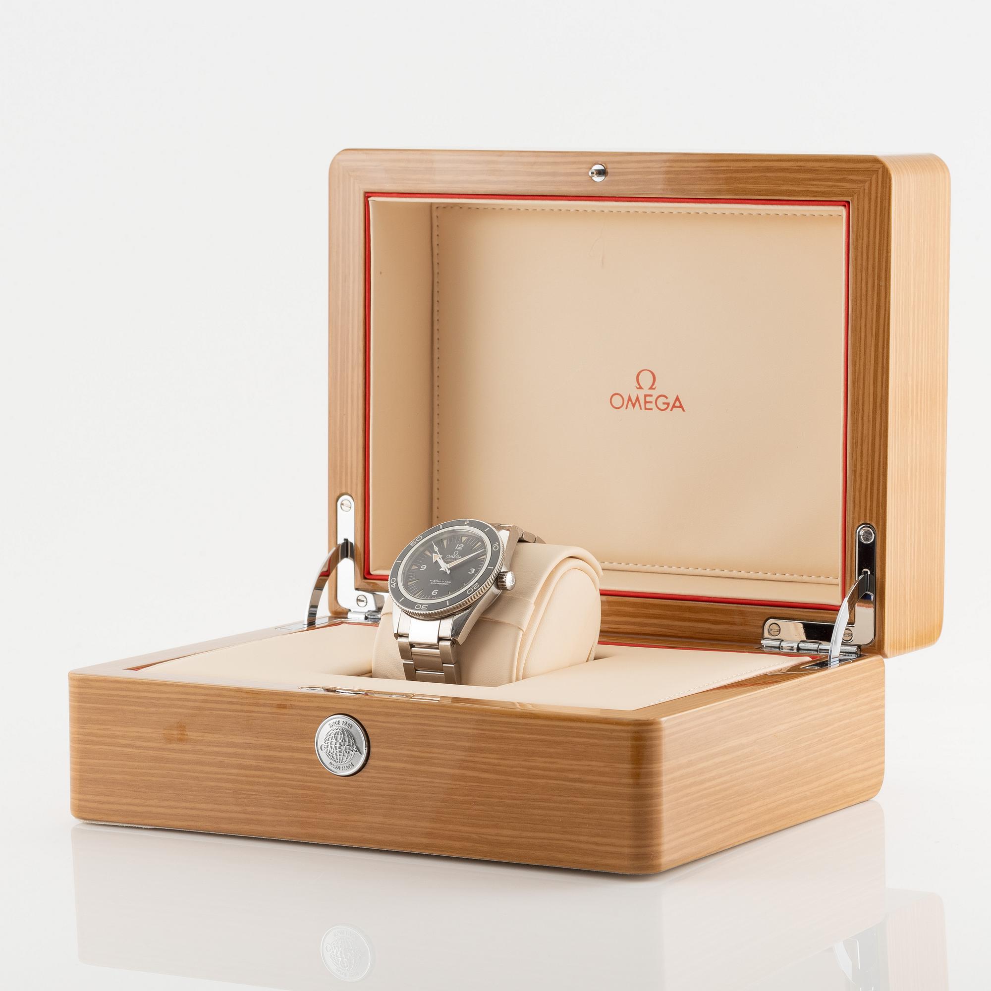 Omega, Seamaster 300, Master Co-Axial, Chronometer, armbandsur, 41 mm.