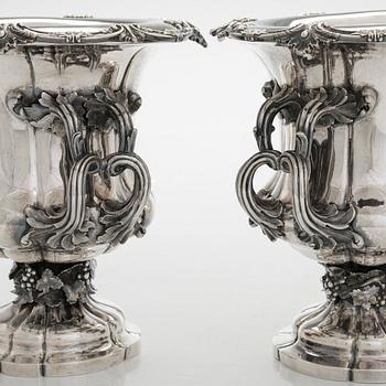 Carl Johan Tegelsten, A pair of Neo-Rococo silver champagne coolers/ vases, maker's mark of Carl Johan Tegelsten, Saint Petersburg 1849.