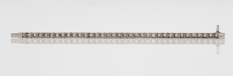ARMBAND med briljantslipade diamanter.