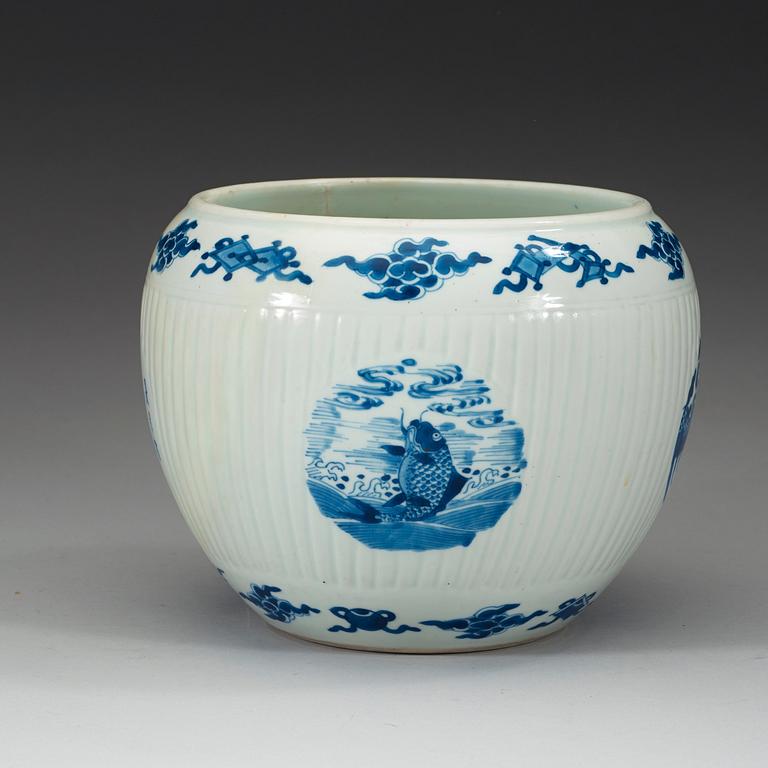 A blue and white jar, Qing dynasty, Kangxi (1662-1722) with Chenghua six character mark.