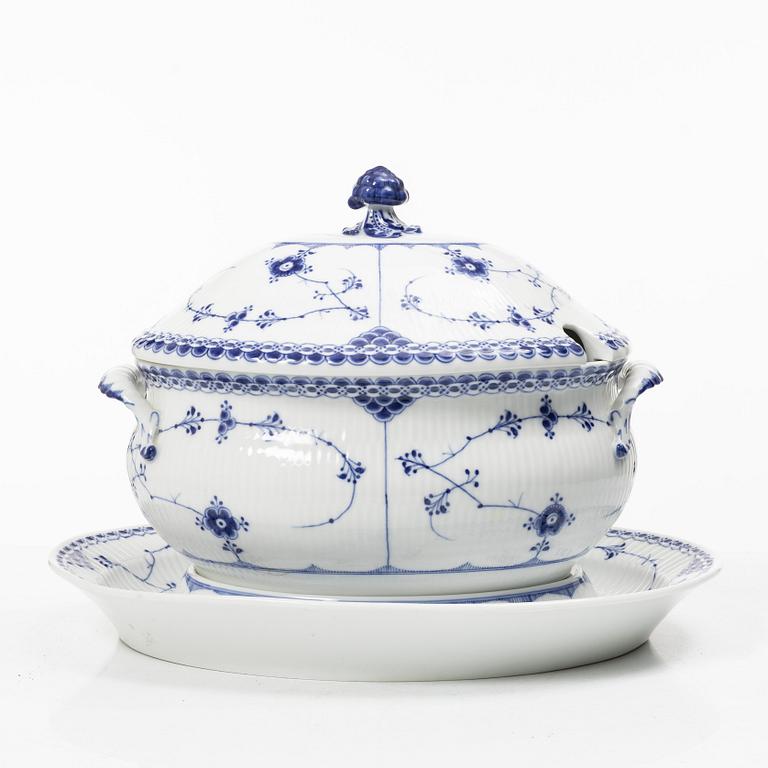 Royal Copenhagen, terrin, porslin, "Musselmalet", modell 597, Danmark, 1894 - 1900.