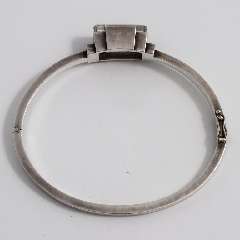 ATELJÉ STIGBERT, Stockholm, 1949, a rock crystal bangle.