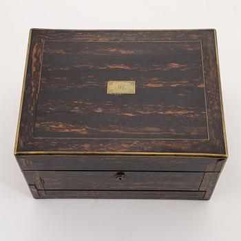 Reseschatull, silver, England, 1860-tal.