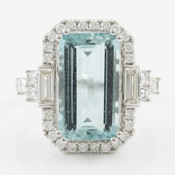 Ring, cocktail ring, 18K white gold set with aquamarine and brilliant-, carré- and baguette-cut diamonds.