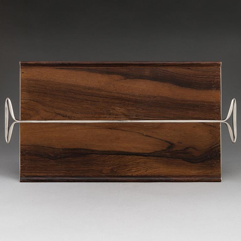 Tapio Wirkkala, Bricka, TW 20, silver och ädelträ, Westerback, Helsingfors 1955. Modellen formgiven 1954.