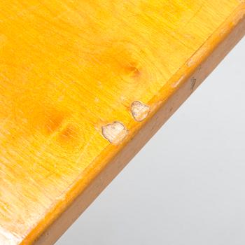 ILMARI TAPIOVAARA, An early 1950s x-leg table.