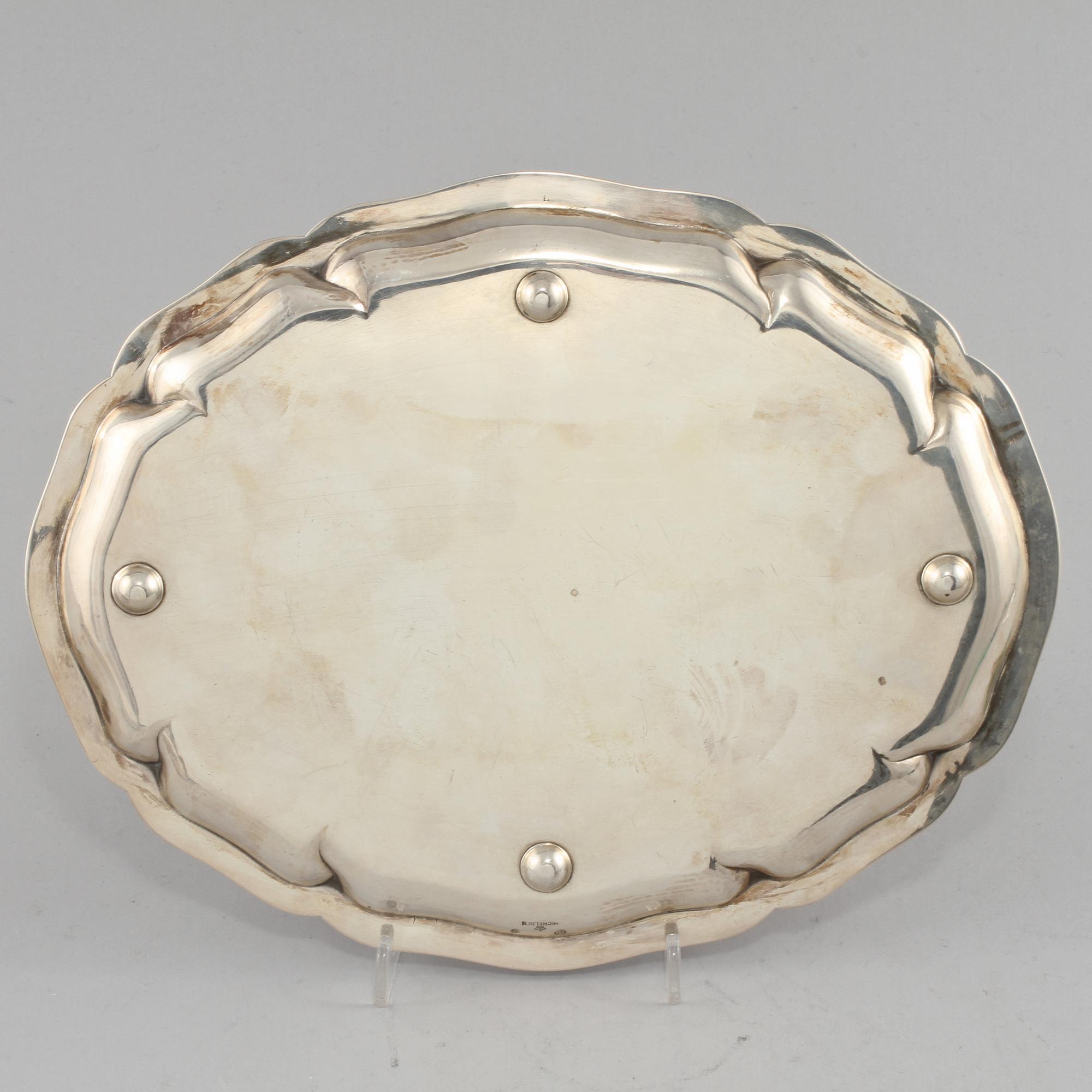 BRICKA, silver, Michelsen, Köpenhamn,  1919. Vikt 400 g.