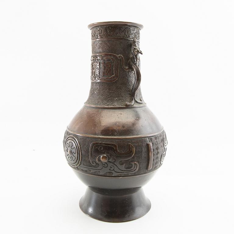 Vase East Asia 20th century bronze.