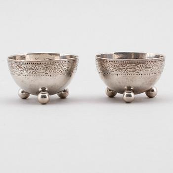 SALTKAR, 1 par, silver, London 1875. Vikt ca 95 gram.