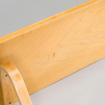 Alvar Aalto, seinähylly, malli 112, O.Y. Huonekalu- ja Rakennustyötehdas A.B. 1930/1940-luku.