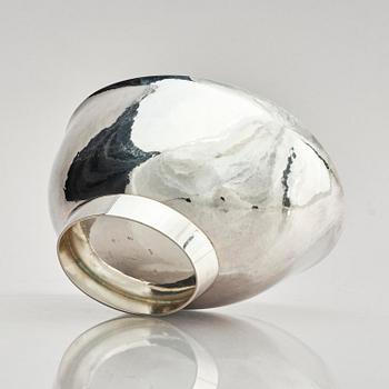 Sigurd Persson, skål på fot, sterling silver, Stockholm 1975.