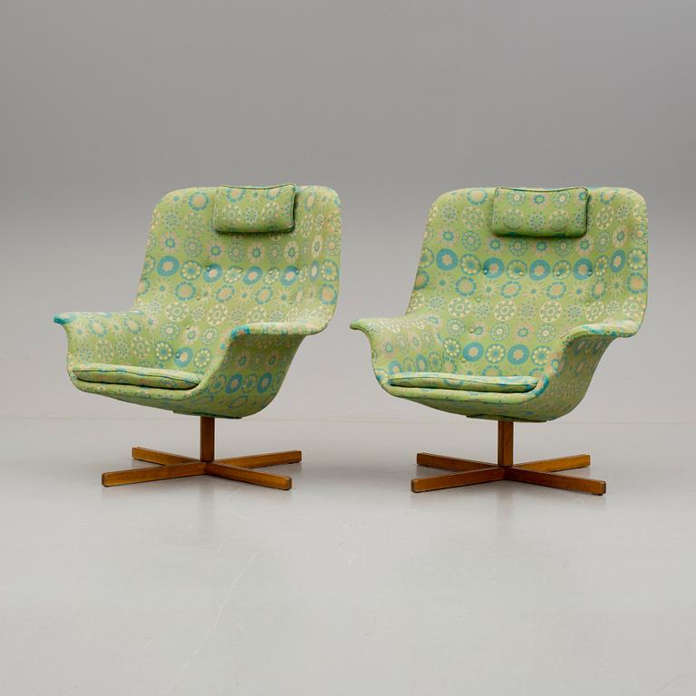 FÅTÖLJER, ett par, 1960-tal.