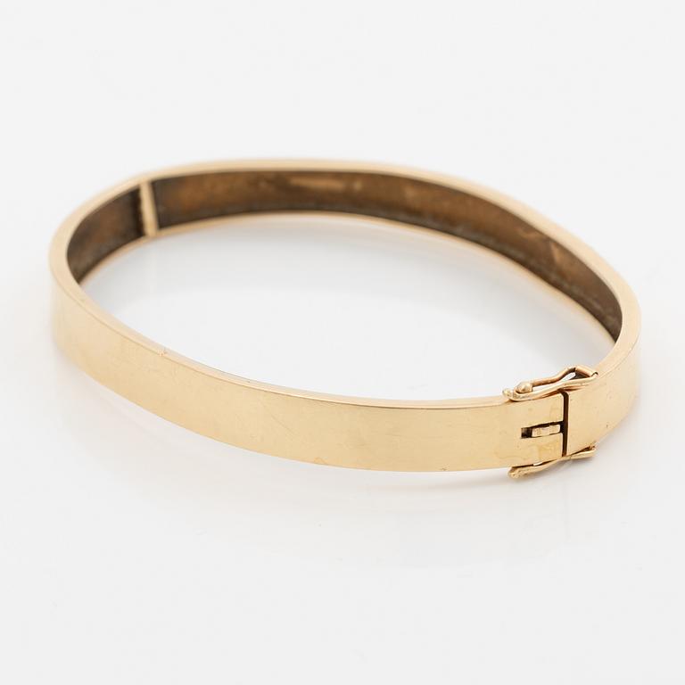18K gold bracelet.