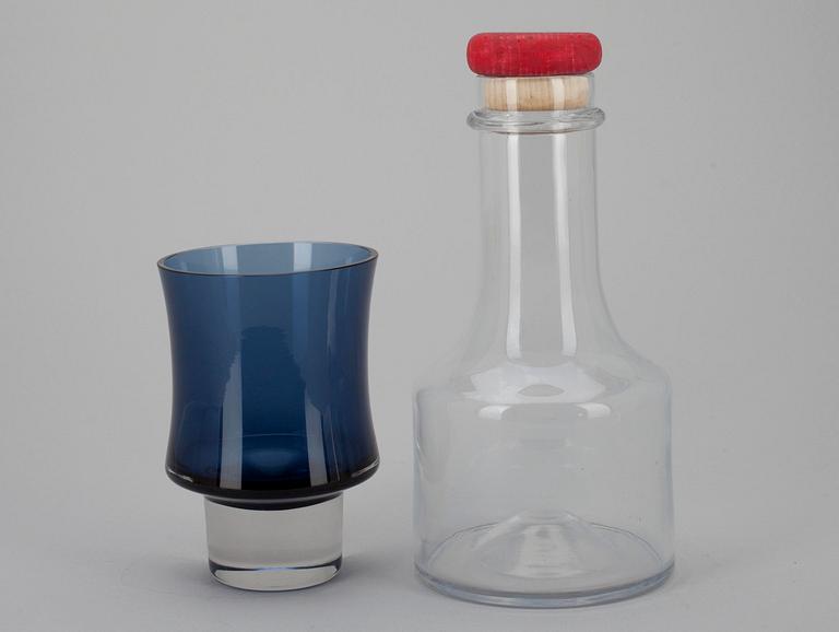 FLASKA, glas, signerad Wirkkala 2508, samt VAS, glas, signerad Tapio Wirkkala 3589. 1960-tal.