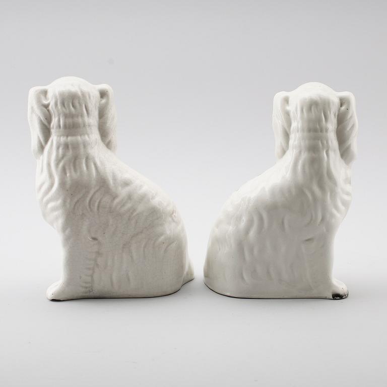 FIGURER, 1 par snarlika, porslin, England, 1900-talets första hälft.