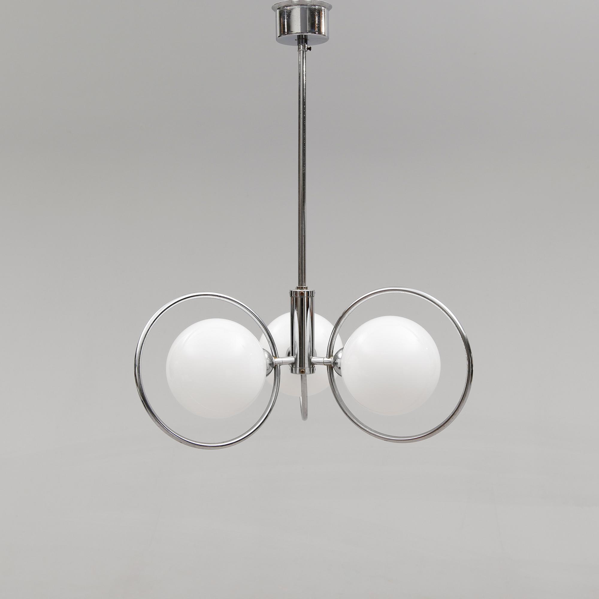 TAKLAMPA, 1900-talets andra hälft. Höjd ca 70 cm.