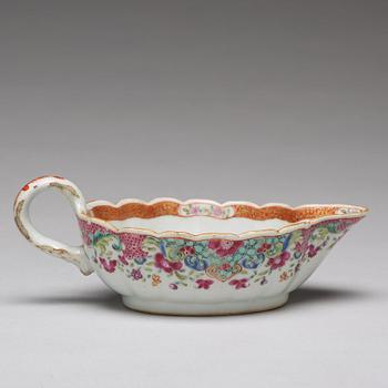 A pair of export porcelain famille rose sauce boats, Qing dynasty, 18th century.