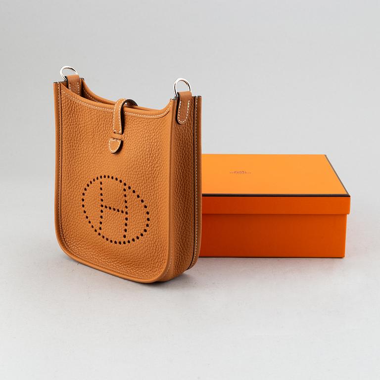 Hermès, an 'Evelyn' leather handbag.